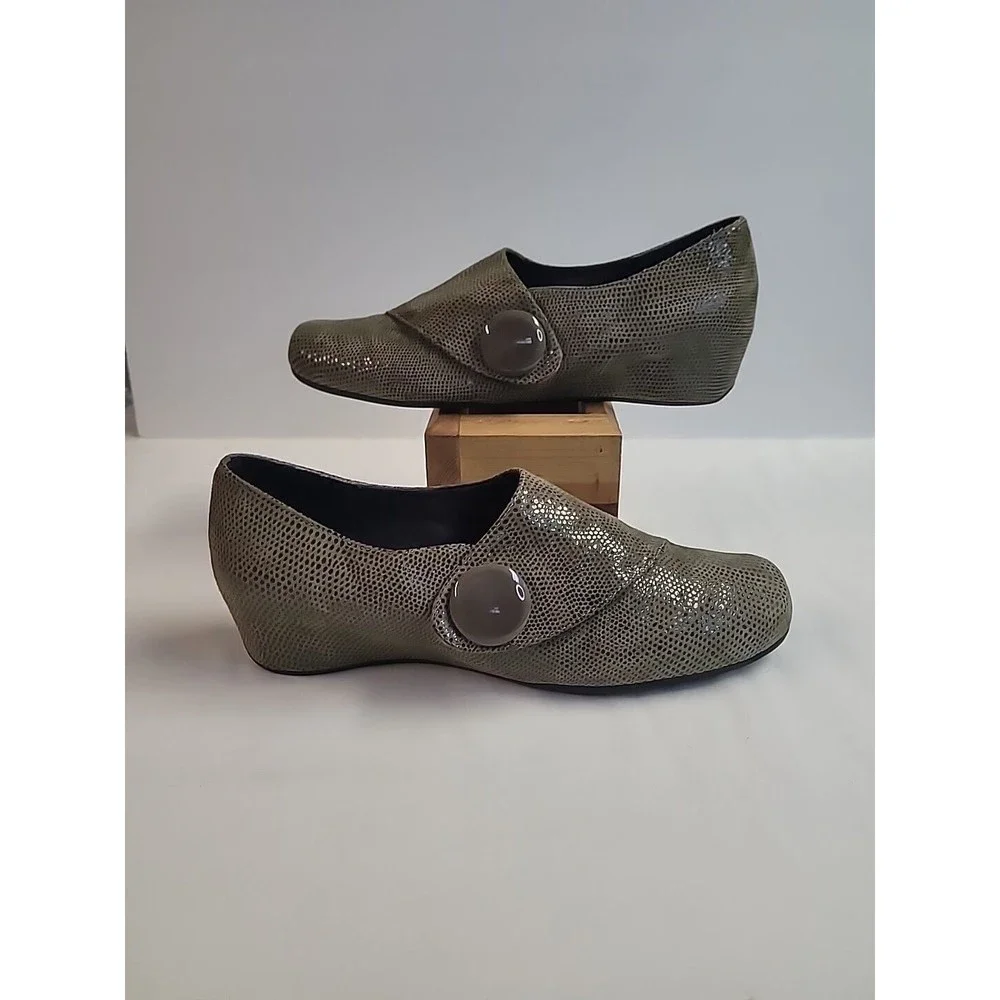 Vaneli Shiny Dot Round Toe Mini Wedge‎ Heel Shoes Women's Olive Green Size 9.5 M